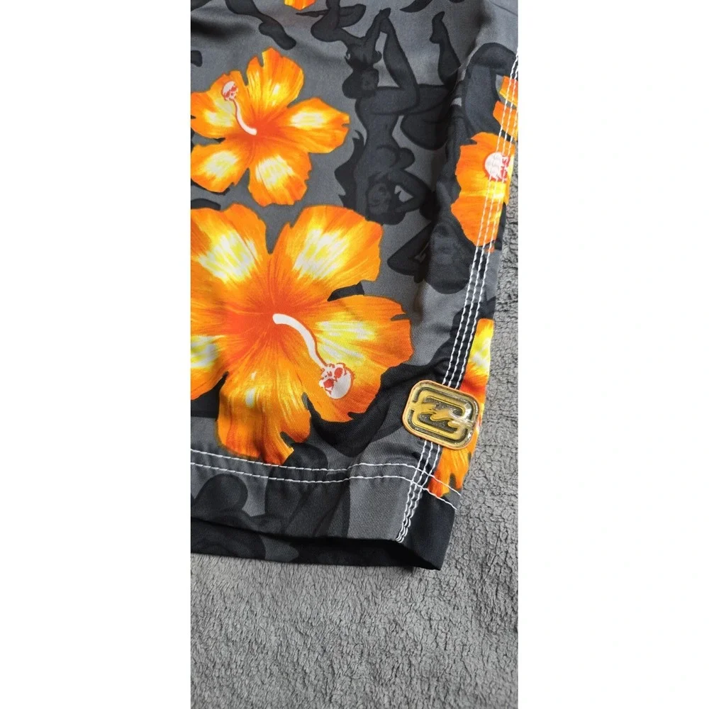 Billabong Floral Hibiscus Skull Pin Up Girl Boardshoarts Mens 33 (32) Orange